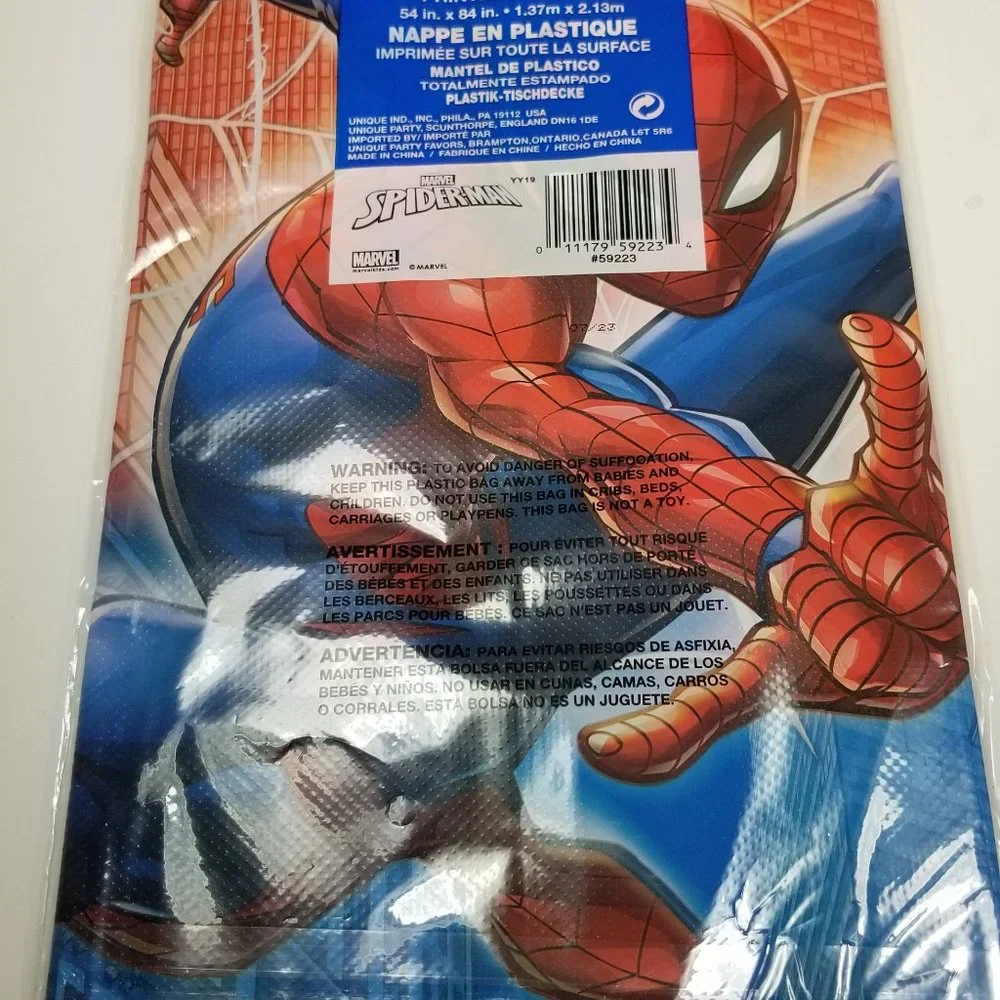 Spiderman Party pack cake plate, regular plate, napkins and table cloth